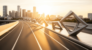 Ein zunächst nebliger Pfad, der in eine breite, klar beleuchtete Straße übergeht, umgeben von modernen Gebäuden im goldenen Sonnenlicht. Abstrakte Formen symbolisieren Wachstum und Stabilität auf dem Weg in eine erfolgreiche Unternehmenszukunft.